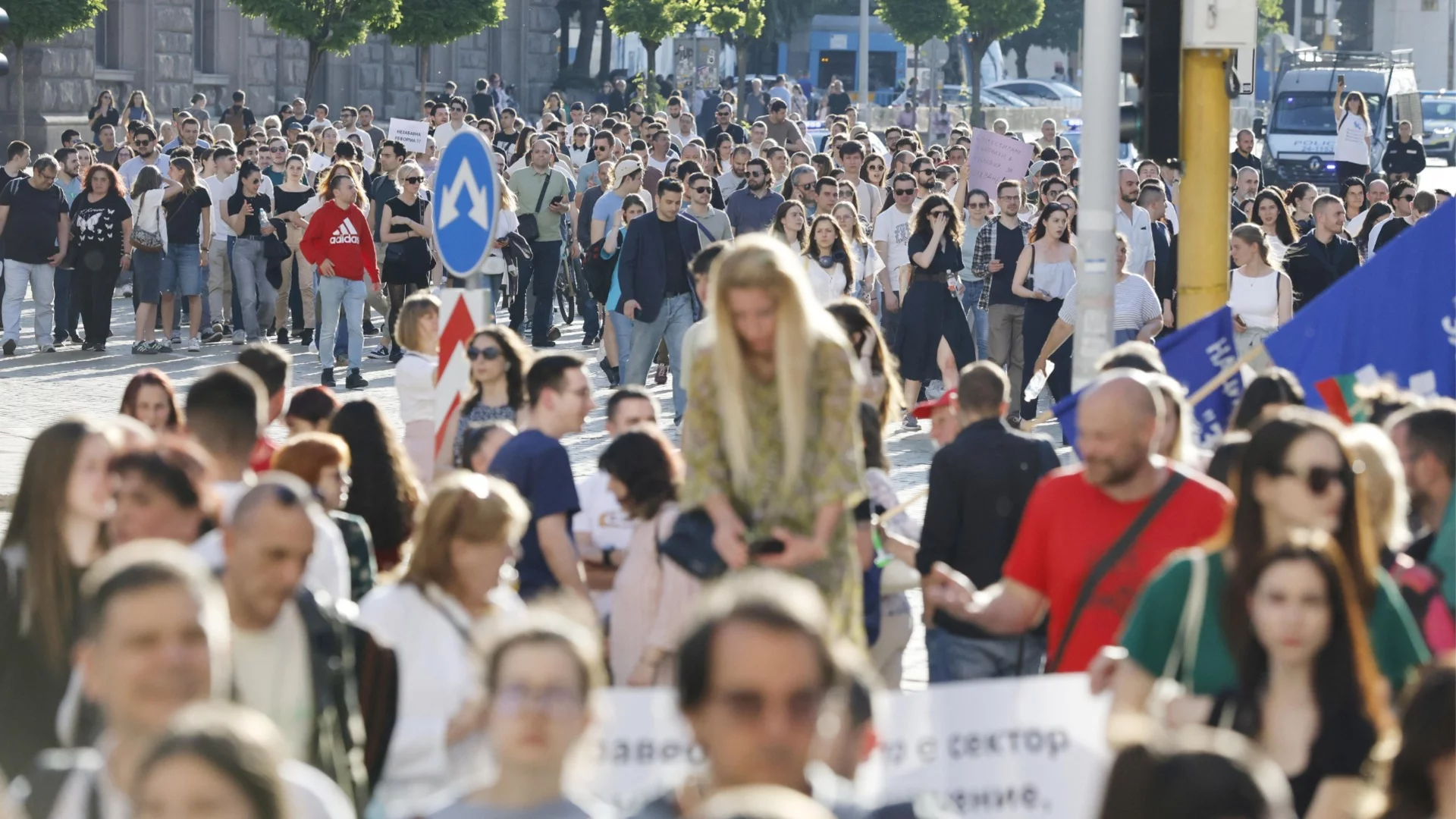 За бъдеще в България: Нов протест на младите лекари в София и Варна