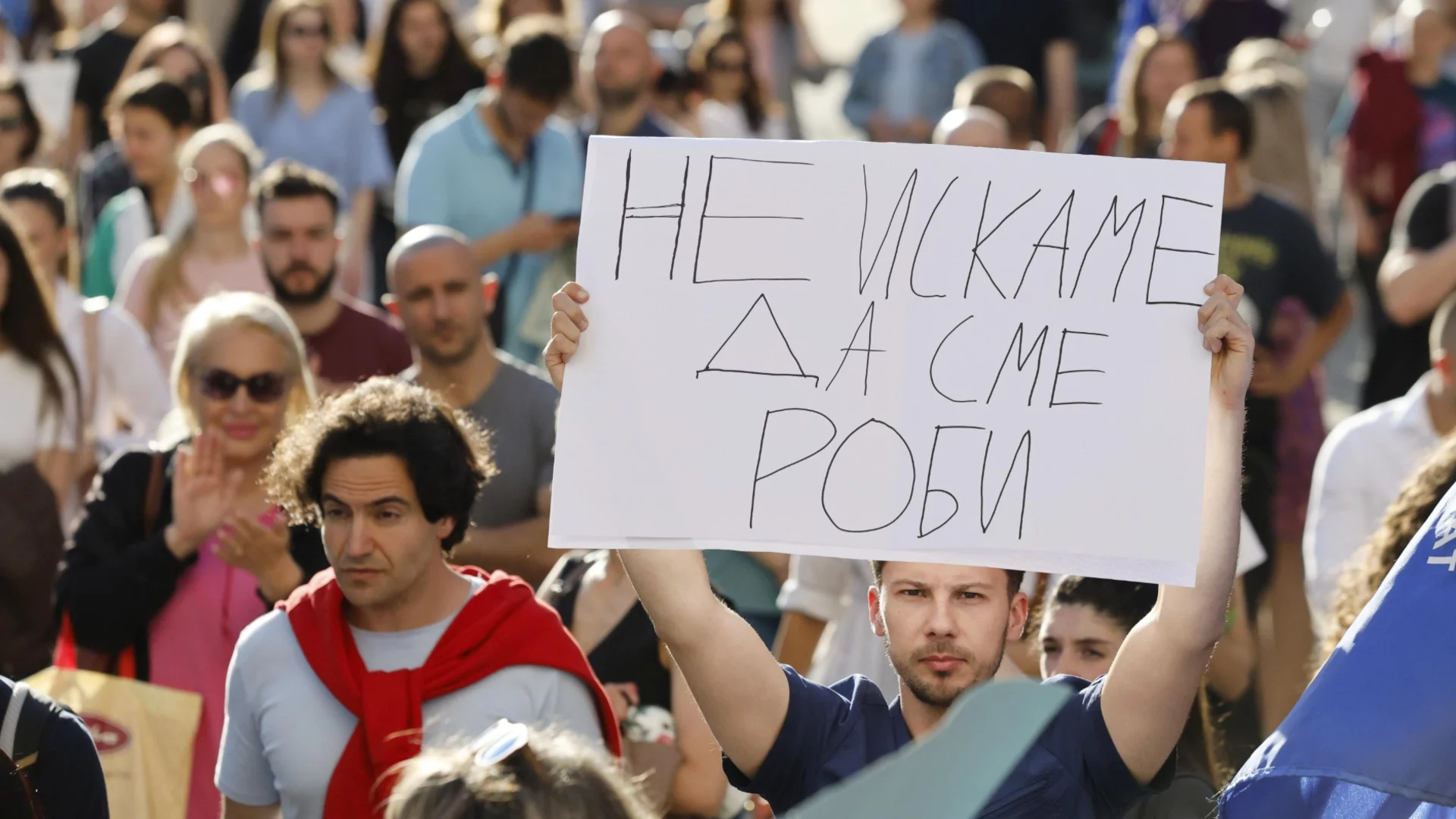 "Ако не ни чуят, денят X наближава и спираме работа": Медицинските сестри заплашиха правителството