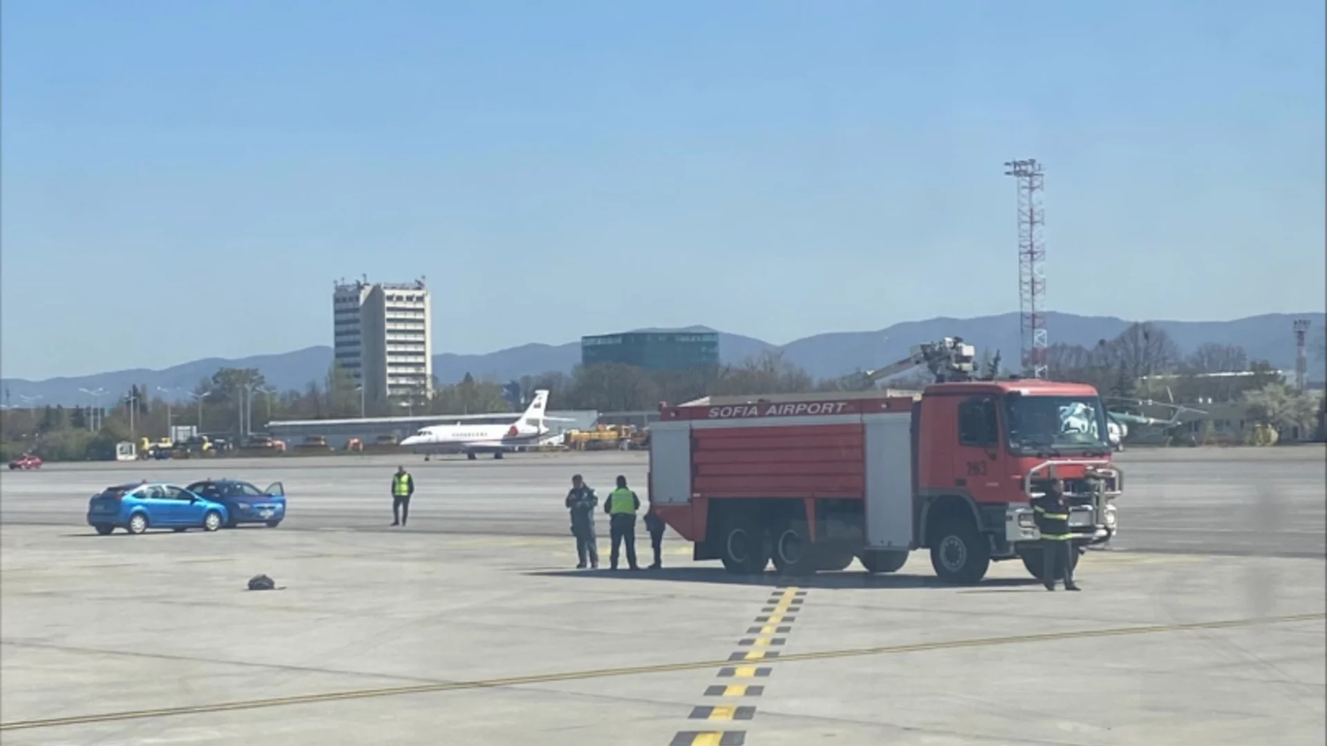 Самолет с четирима души на борда кацна аварийно в Пирин