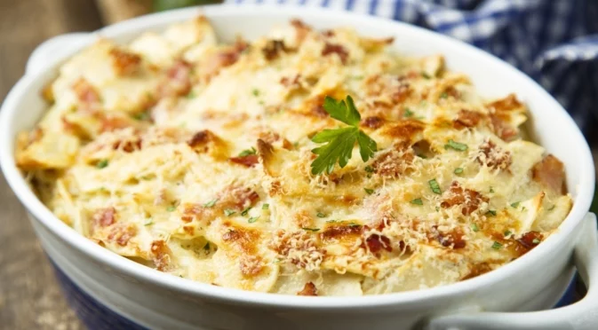Запеканка със свинско филе и картофи по френски: Идея за вкусна и бърза вечеря