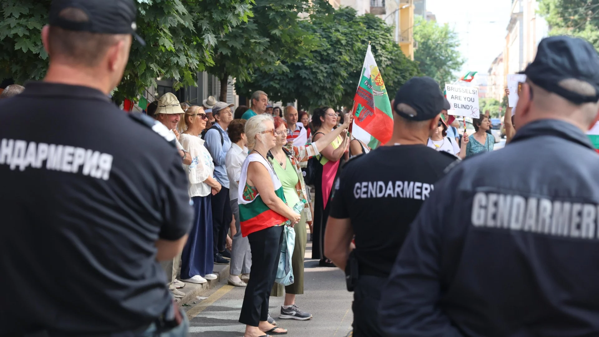 Столична община иска "Възраждане" да махне палатковия лагер срещу еврото