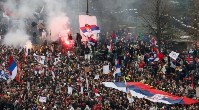 Кремъл трепери от "цветна революция" в Сърбия