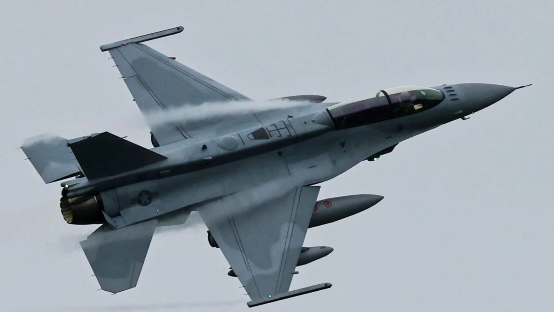 Румъния вдигна изтребители F-16 заради руска атака близо до границата