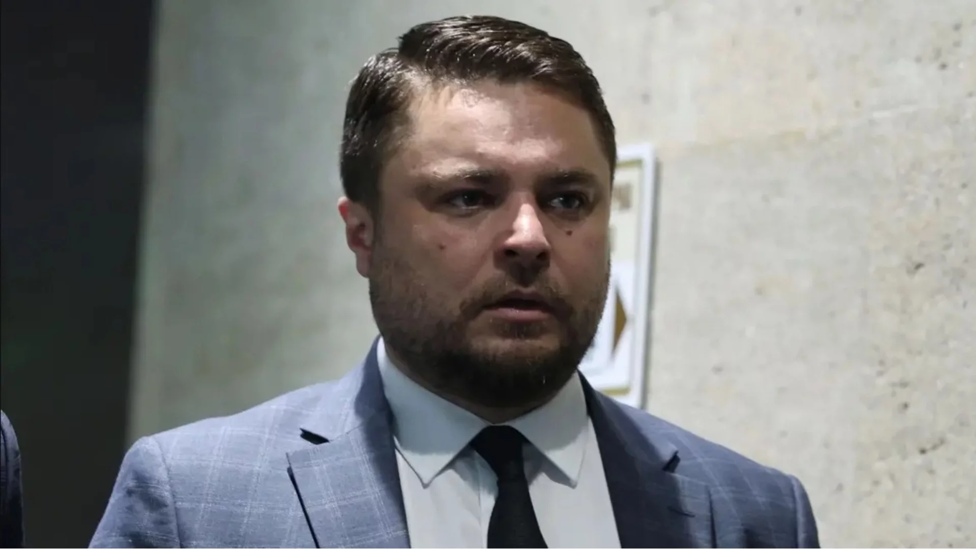 Освободиха от комисиите още един депутат, напуснал Доган - очаква ли се снимка във "фотоателието" на Пеевски?
