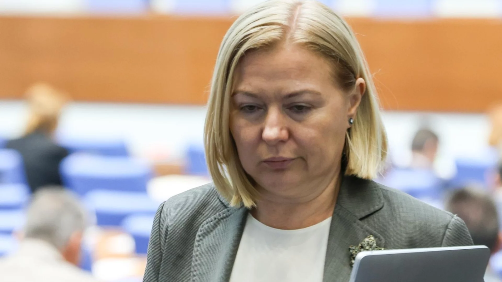 Надежда Йорданова заговори за любовен сериал между ГЕРБ и "Възраждане" (ВИДЕО)
