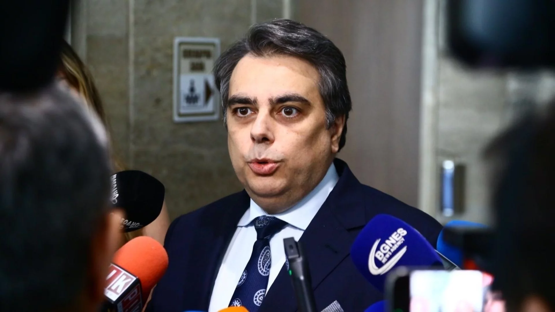 Кирил Петков и кадруването плюс вот на недоверие за правителството: Говори Асен Василев