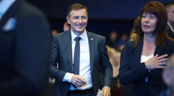 Без "македонски език и идентичност" в доклада за Скопие: Най-големите в Европарламента се разбраха