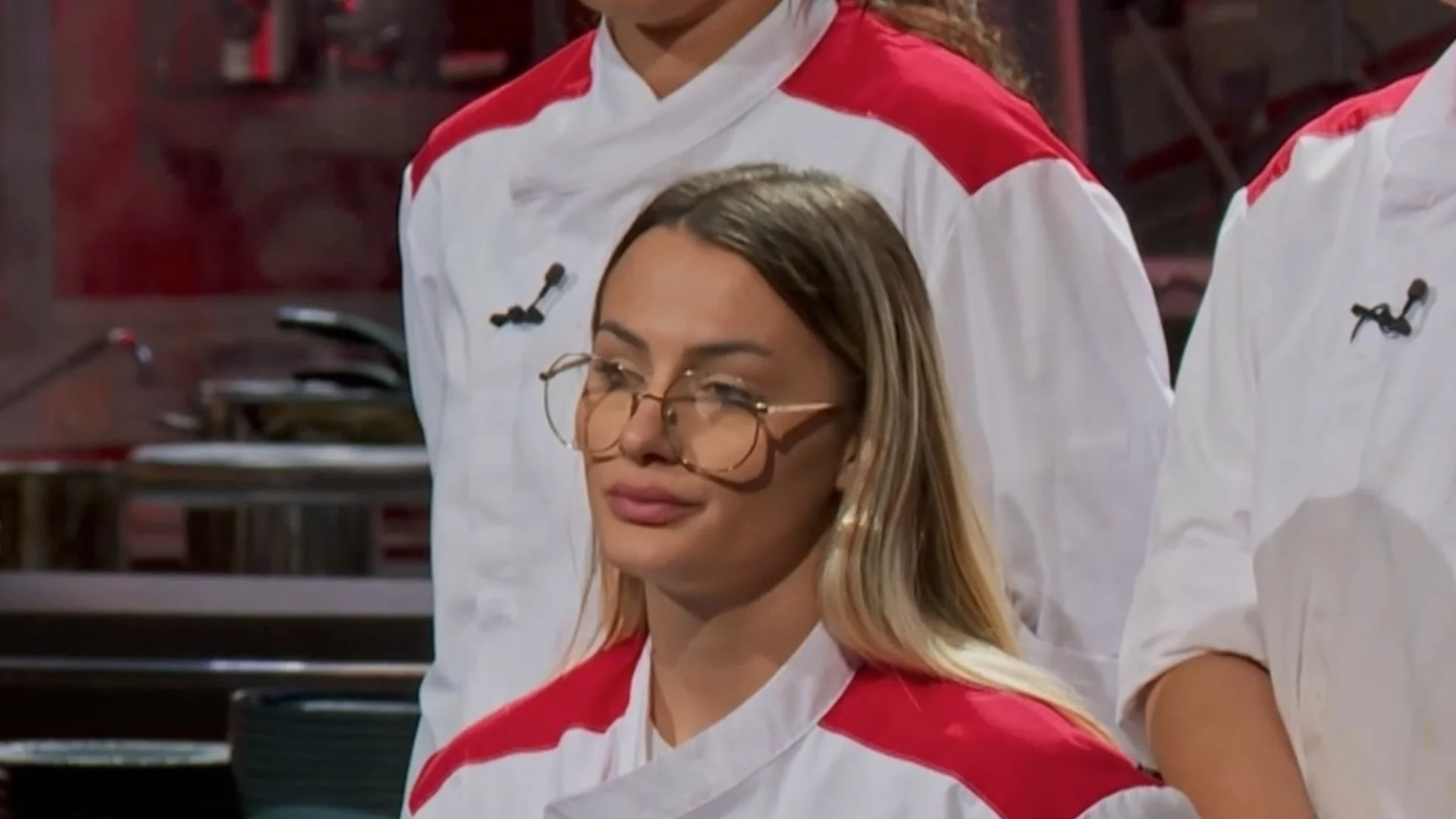 Мигли "фламбе": Как Марина от Hell's Kitchen се подпали (ВИДЕО)