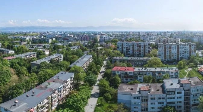 Кога е построен първият панелен блок в България