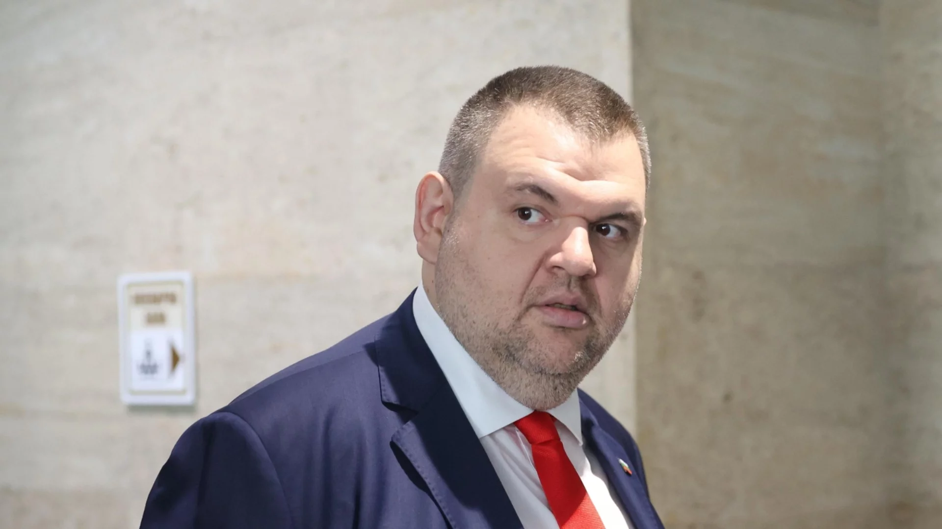 След вота на недоверие: Пеевски заговори за пълен мандат на кабинета (ВИДЕО) 