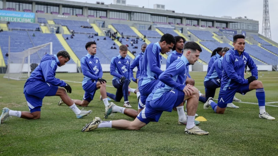 Парадокс: Български национал вече тренира с Левски, но още няма договор