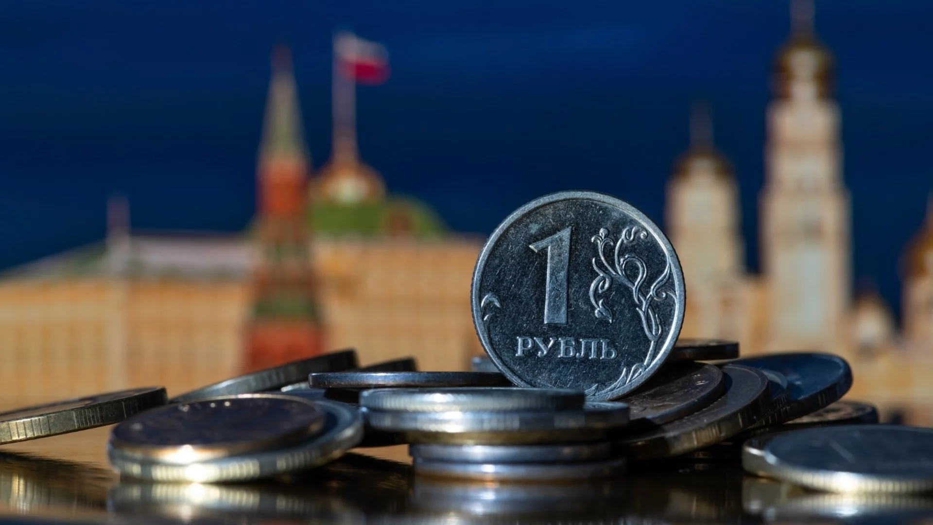 За половин година: Русия отчита бюджетен дефицит, колкото очакваше за цялата 2025 г.