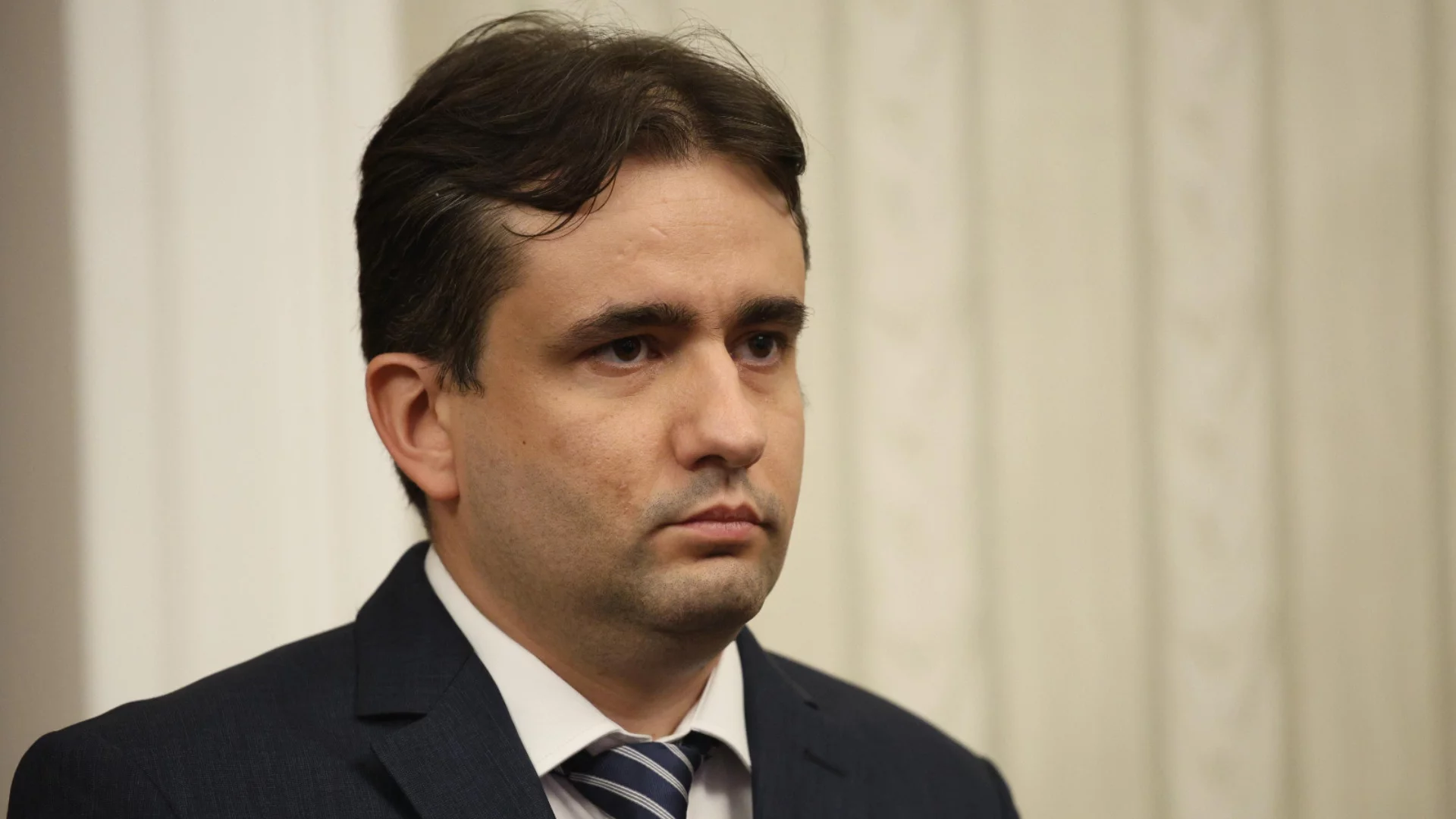"Първо да дойде в пленарна зала и тогава да лее тъпотии": Божидар Божанов за Бойко Борисов