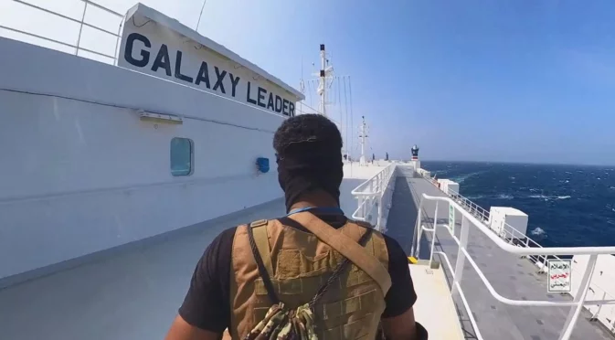 ВИДЕО: Израел показа как взриви кораба, с който бяха пленени български моряци - от хутите