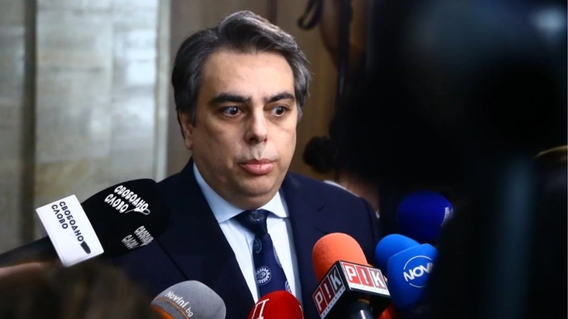 Асен Василев: Не еврото ни прави бедни, а това, че плащаме тройно на "Чичко Тревичко" (ВИДЕО)