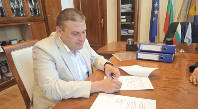 Община Плевен подписа договор с ВиК - Плевен за приемане на дарение