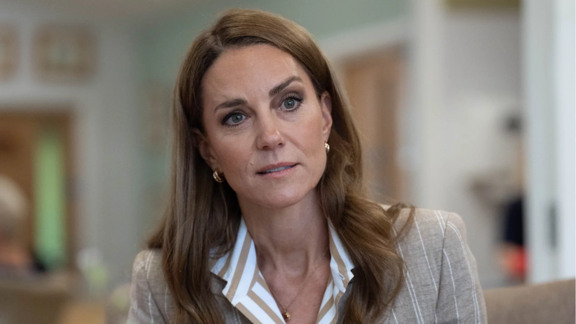 Кейт Мидълтън едва не се срина: Пренаписва правилата на кралското семейство (ВИДЕО)