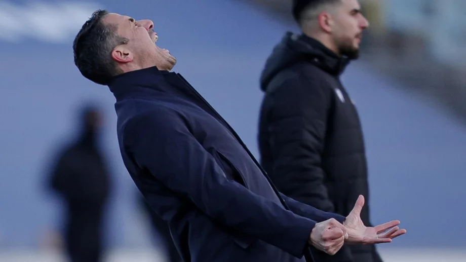 Веласкес шокира преди Левски - Апоел: Жена ми от 14 години не е гледала мой мач