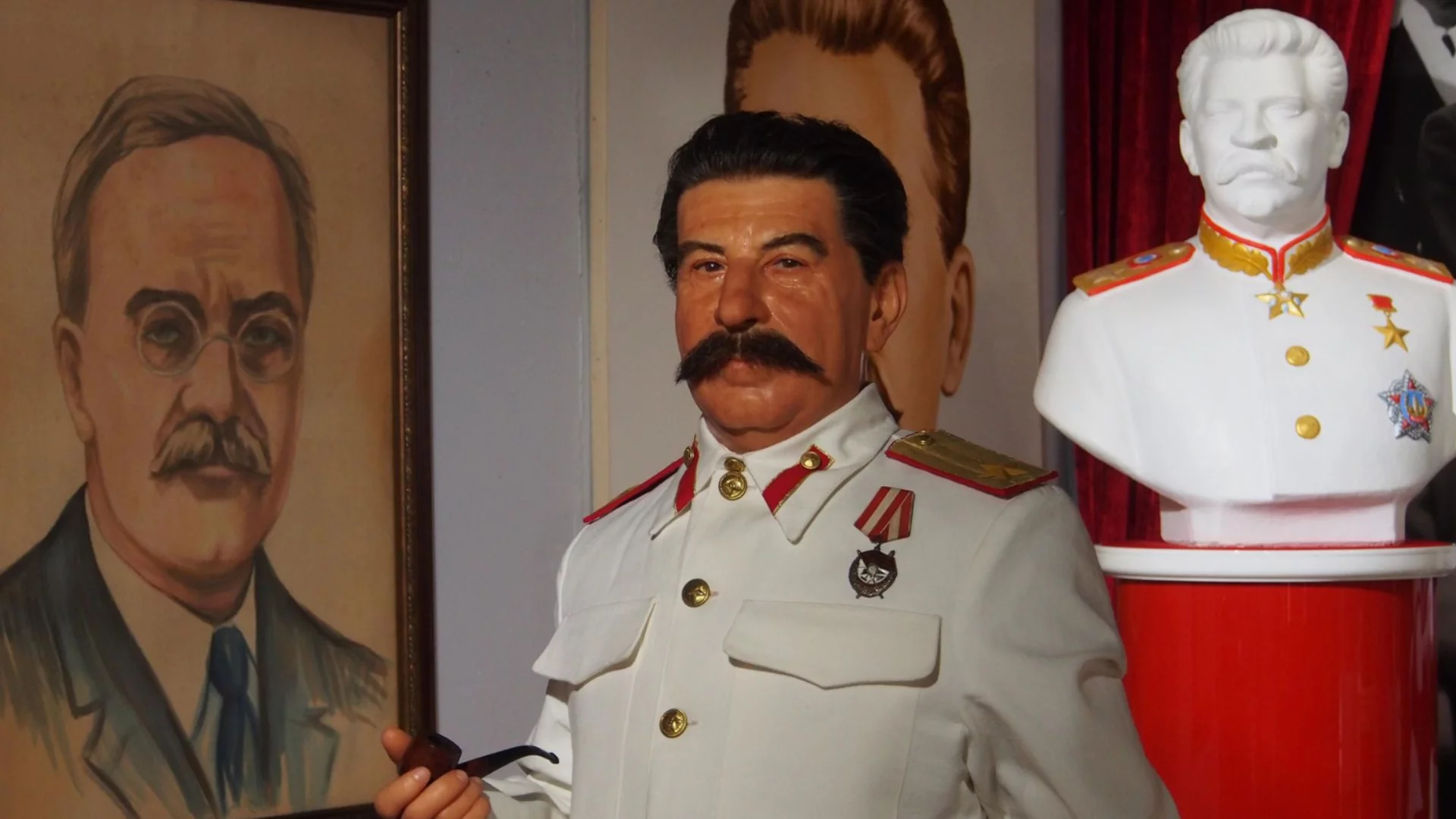 Не е майтап: В Русия постановиха демонтаж на паметник на Сталин
