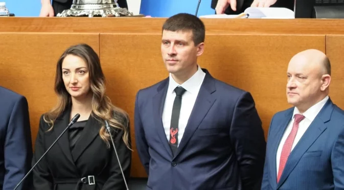 „Дочуване“: „Величие“ превърнаха дебата по вота на недоверие в пародия (ВИДЕО)