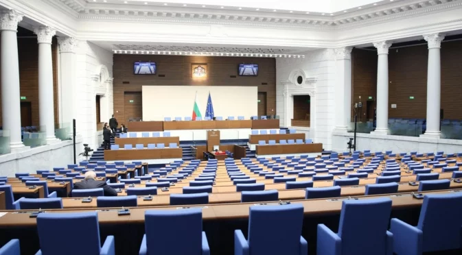 Първо четене: Удовлетвориха исканията на студентите за по-ниски такси