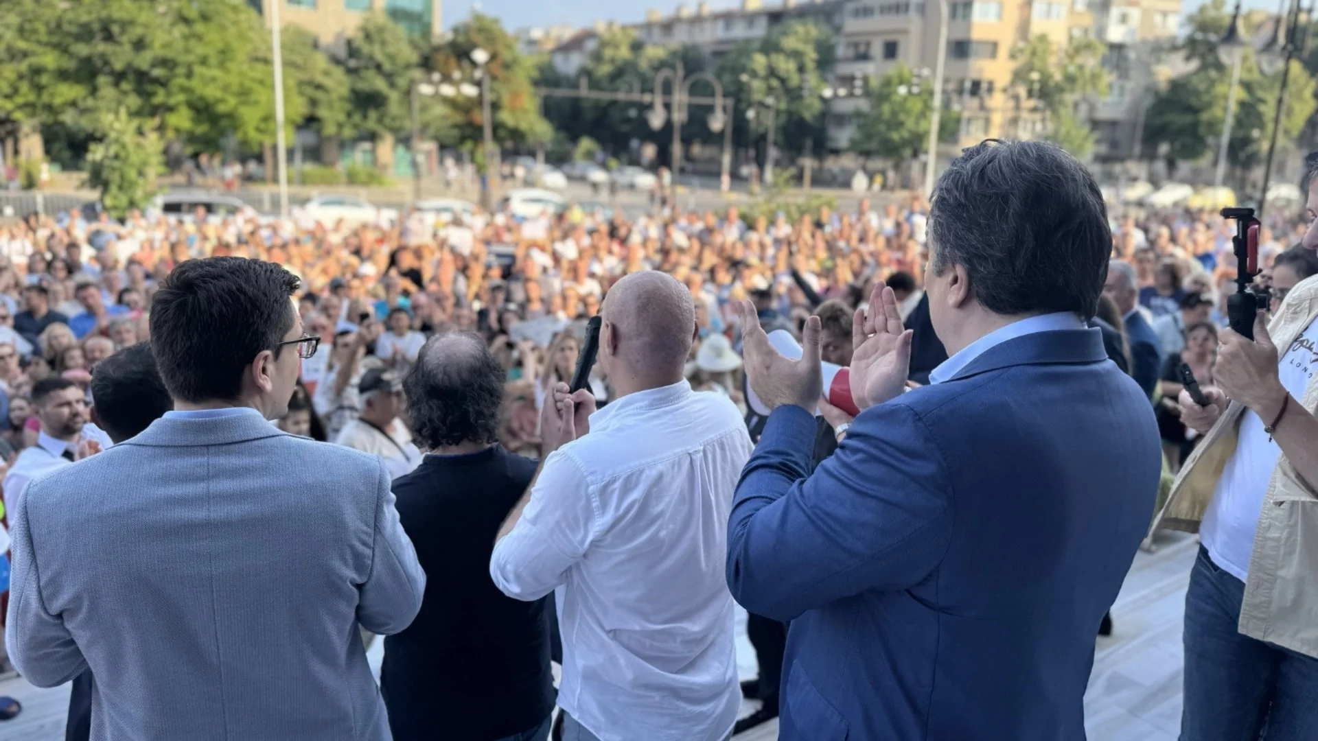 "Виновен за това, че не се продава": Огромен протест в подкрепа на кмета на Варна (ВИДЕО и СНИМКИ)