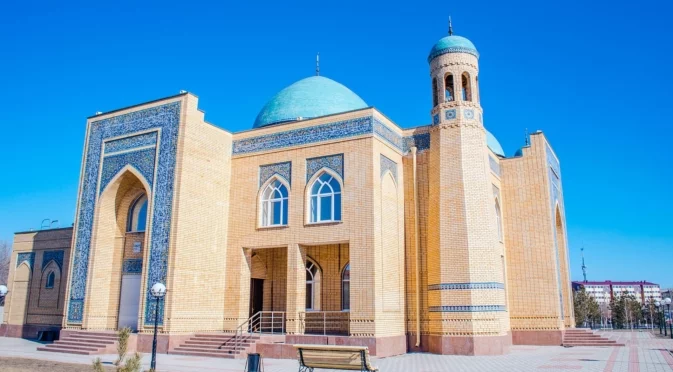 Коя е най-голямата държава в Централна Азия?