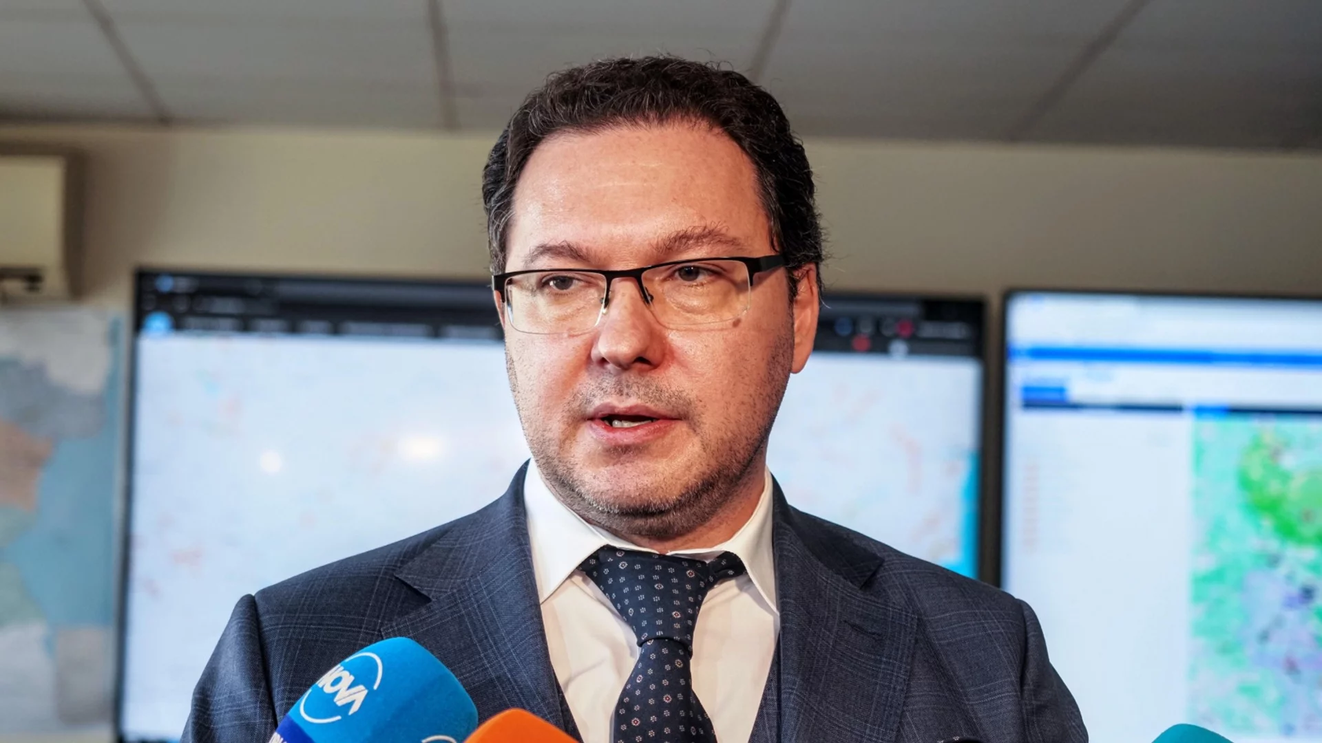 Даниел Митов обяви политическа победа над ПП-ДБ с разкритата "най-голяма фабрика" за нелегални цигари
