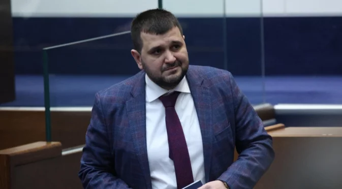 "Девалвираха най-мощния инструмент на опозицията": Йордан Иванов за руските сили в НС