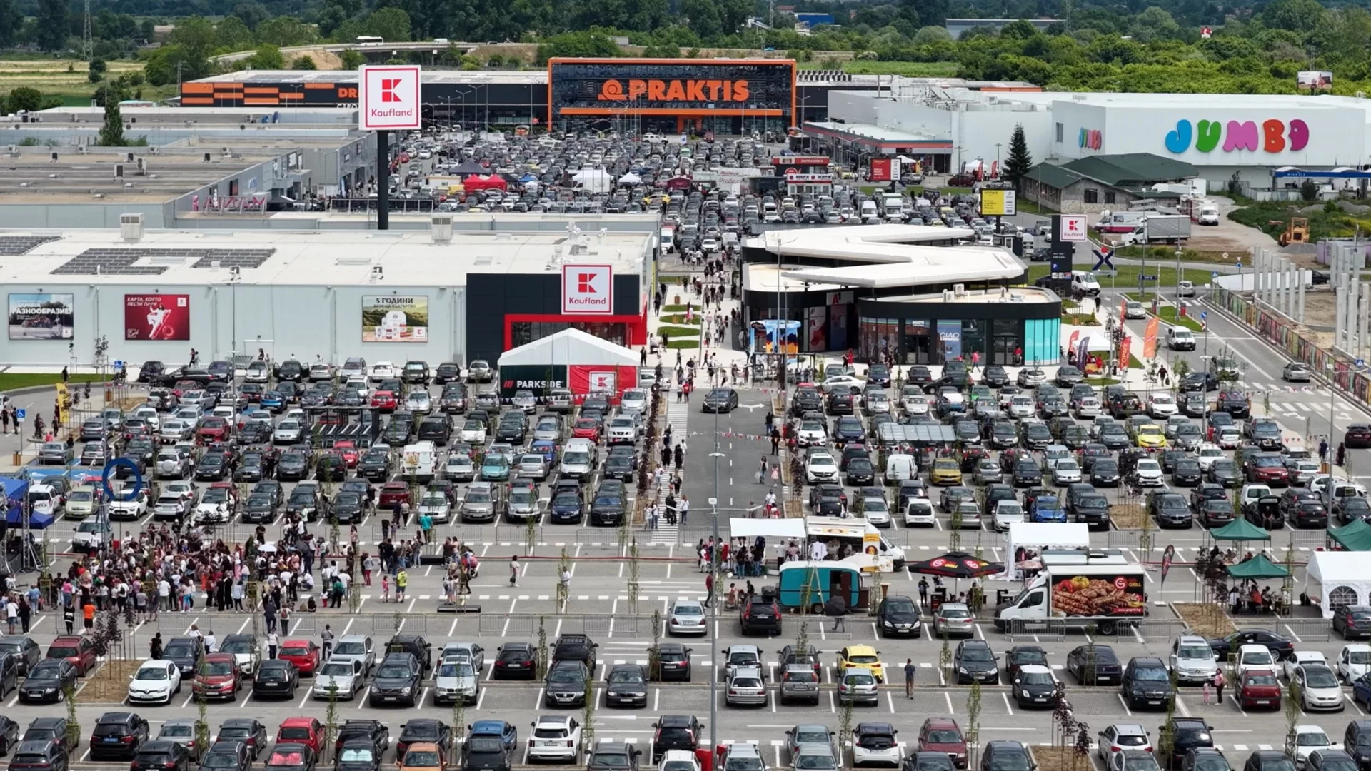 XOPark Sofia официално отпразнува разрастването и ребрандирането си с тридневно пътешествие „около света“ (ВИДЕО)