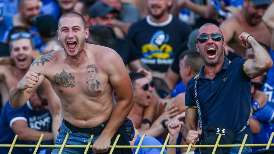 “Европейско”: Фенове на Левски биха мъж в метрото, направил им забележка, че чупят (ВИДЕО)