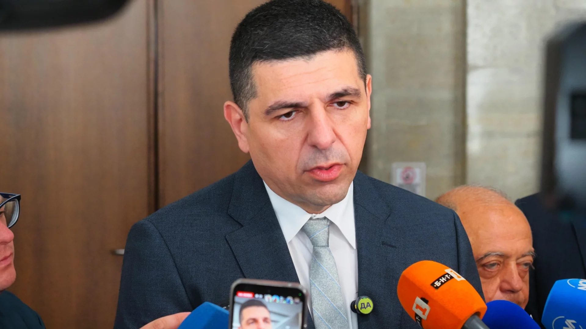 Г-жа Пламенка може да каже Шварценегер, Анджелина Джоли, Брад Пит, Бойко Борисов