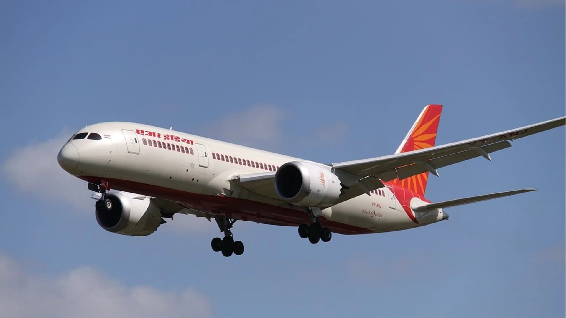 Публикуваха предварителен доклад за катастрофата на самолета на Air India