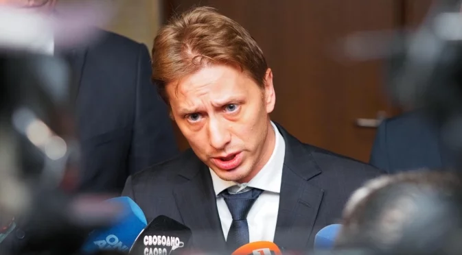 На мен ми писна да ме правят на глупак с някакви фалшифицирани записи и да арестуват хора по нощите пред семейството