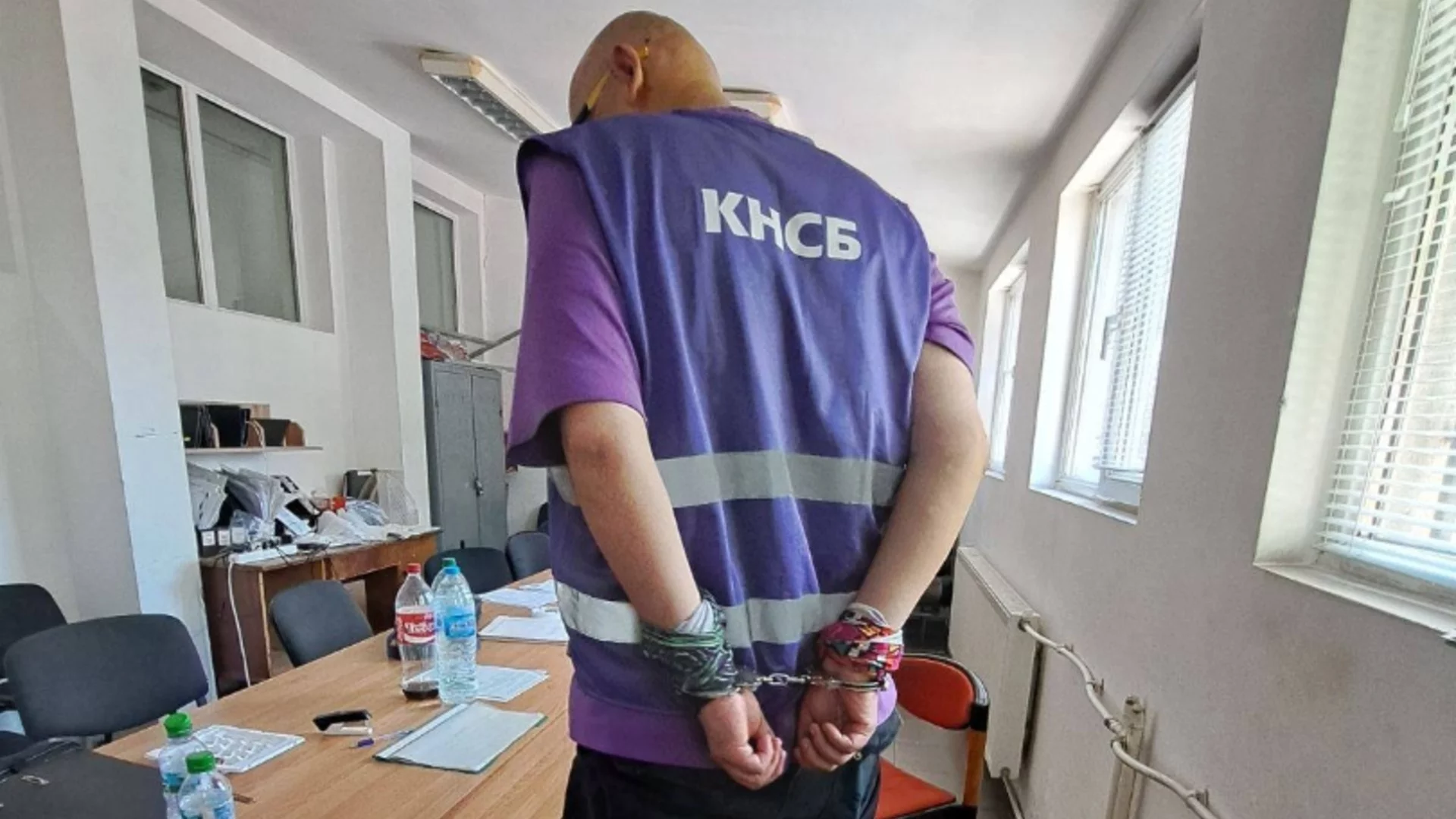 КНСБ се оплака: Държат Тодор Капитанов с белезници и в полицията (СНИМКИ)