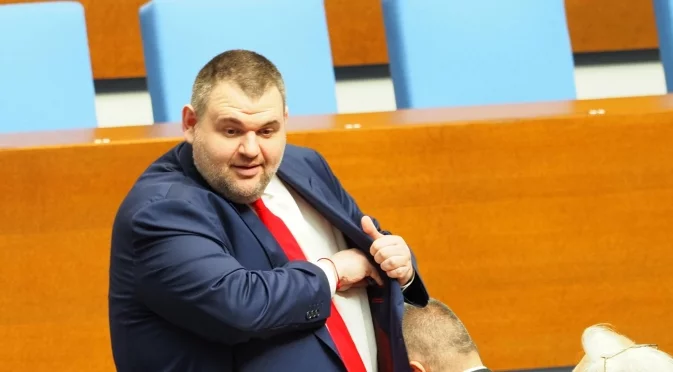 Когато г-н Пеевски се чувства сигурен, той ще е този, който ще натисне копчето на кабинета