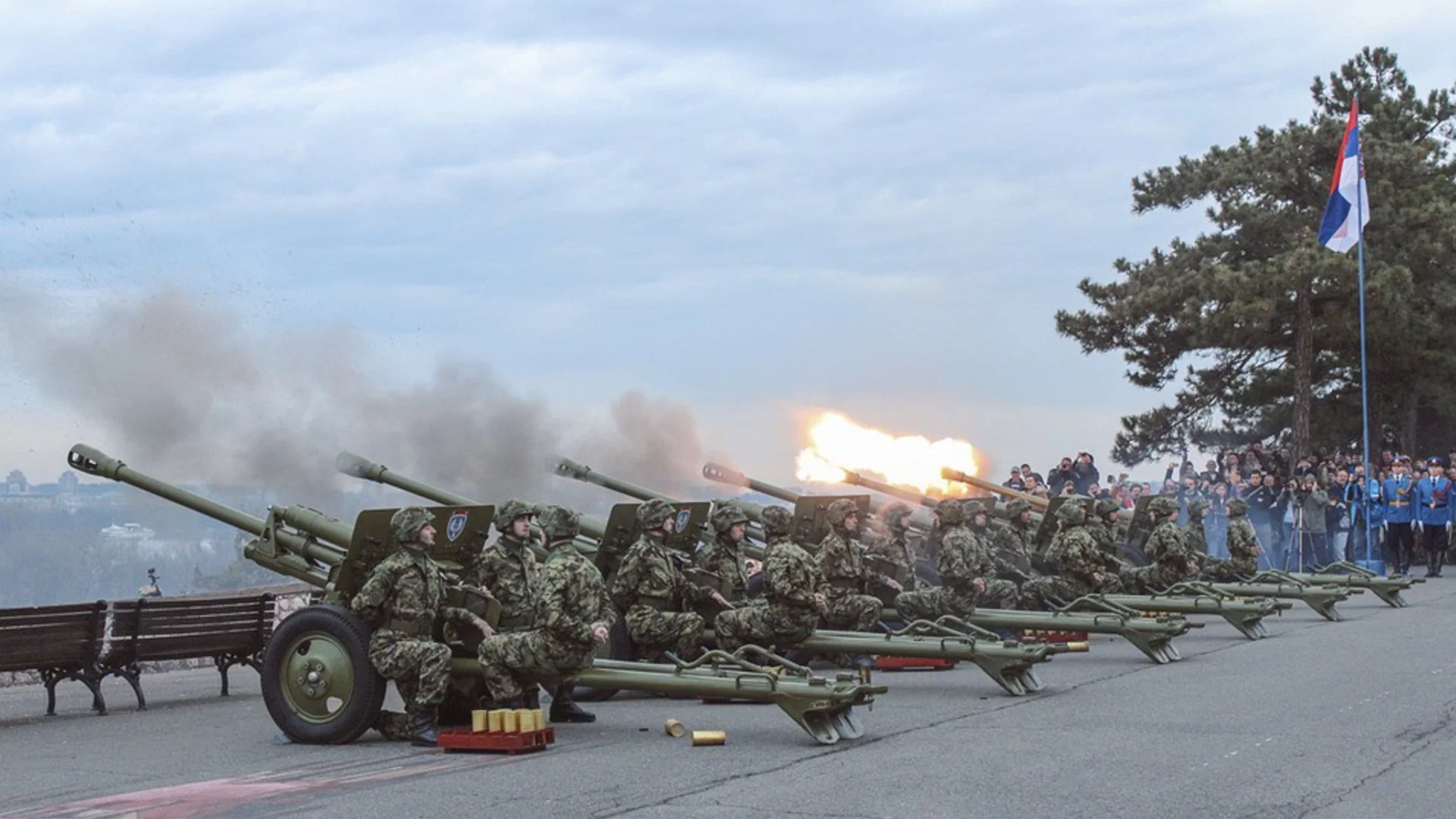 В кой лагер е Сърбия? Ще провежда съвместни военни учения с Китай