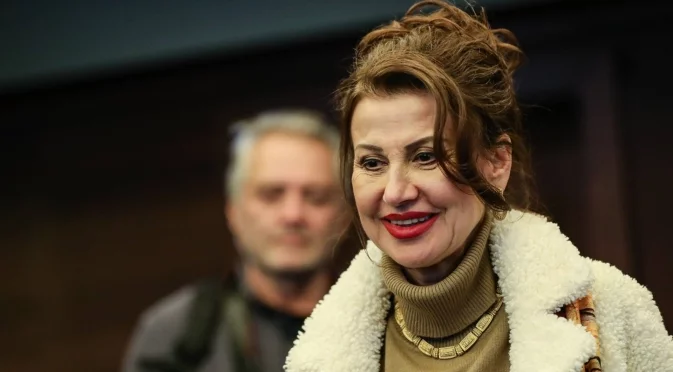 Илиана Раева лъсна по бански на 62 години (СНИМКИ)