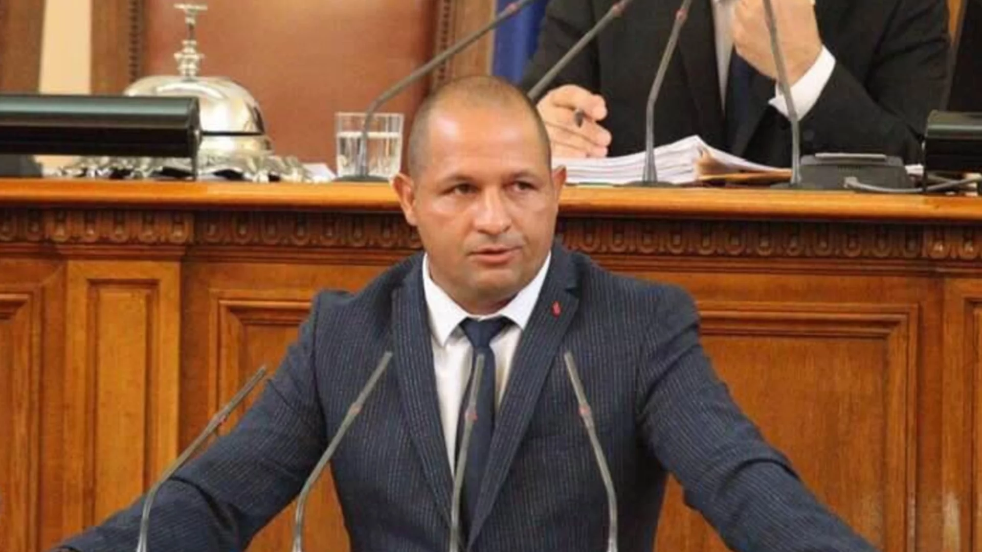 Защити католиците: Депутат от ГЕРБ призова Ивелин Михайлов да слуша папата