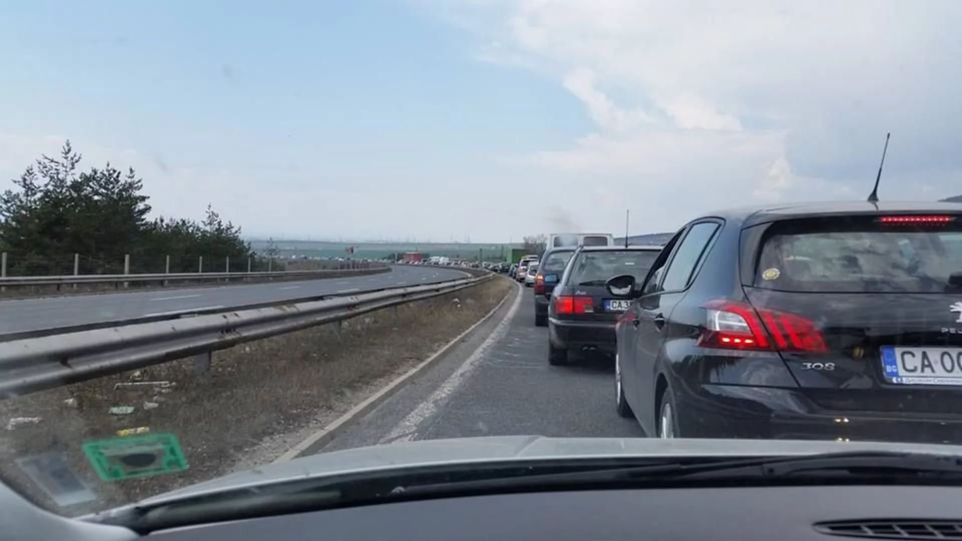 Пренасочват по обходни маршрути камионите в района на прохода "Витиня"