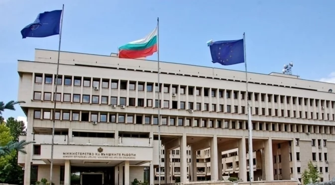 МВнР размаха пръст на Русия, която замеси България в "контрабанда" на оръжия за Украйна (ВИДЕО)