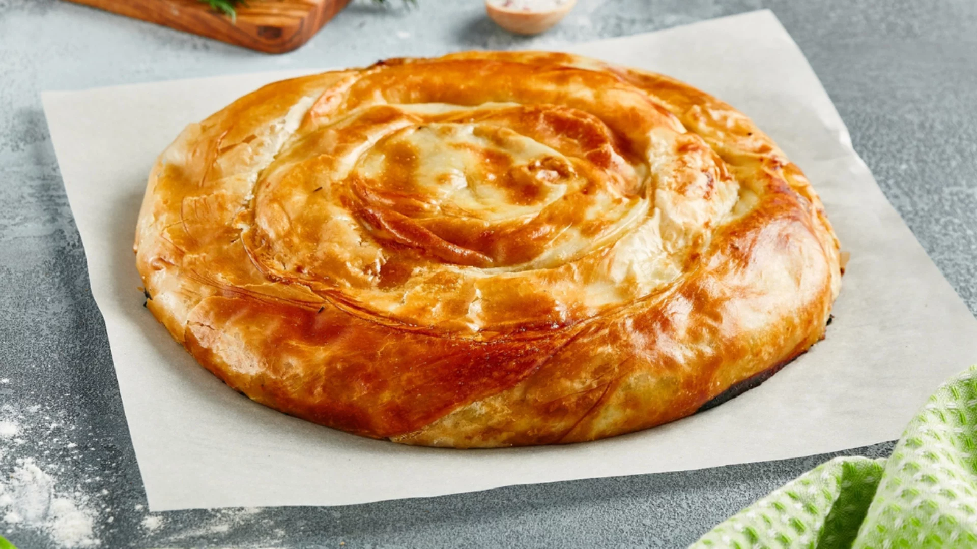 Как се приготвя турска баница с кашкавал?