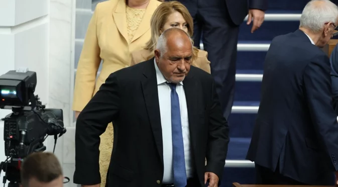 Идват ли нови избори и дърпа ли се опашката на властта: На Борисов му светна голяма червена лампа (ВИДЕО)