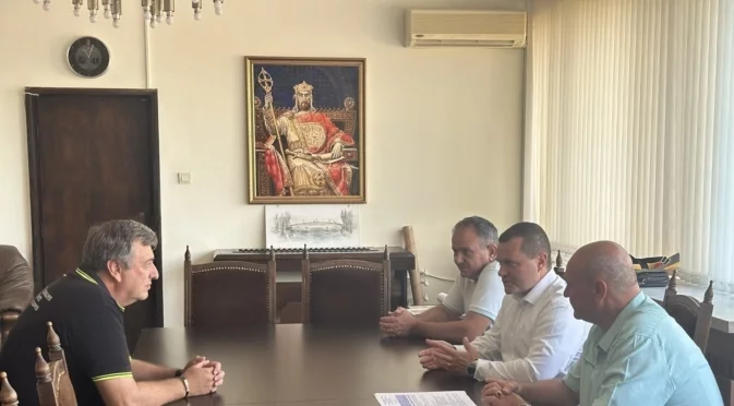 Кметът на Русе прие дарение от Националната асоциация на доброволците за справяне с пожари