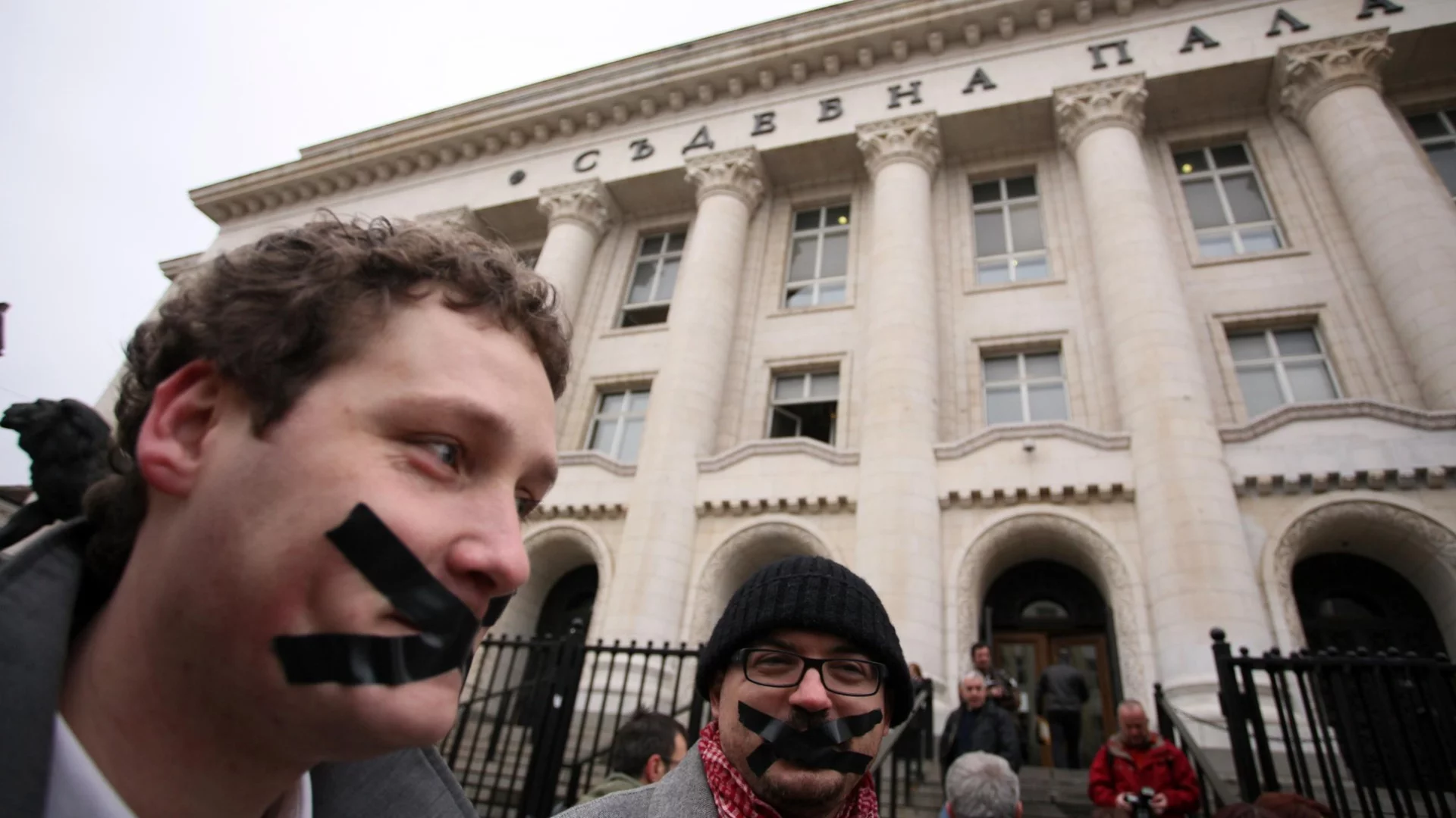 Окончателно: Съдия ще получи хиляди левове от Mediapool, журналист го разболял с материалите си