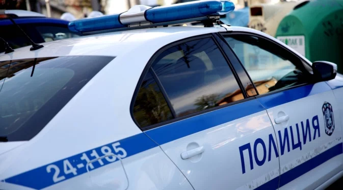Полицейска кола прегази младеж след верижна катастрофа