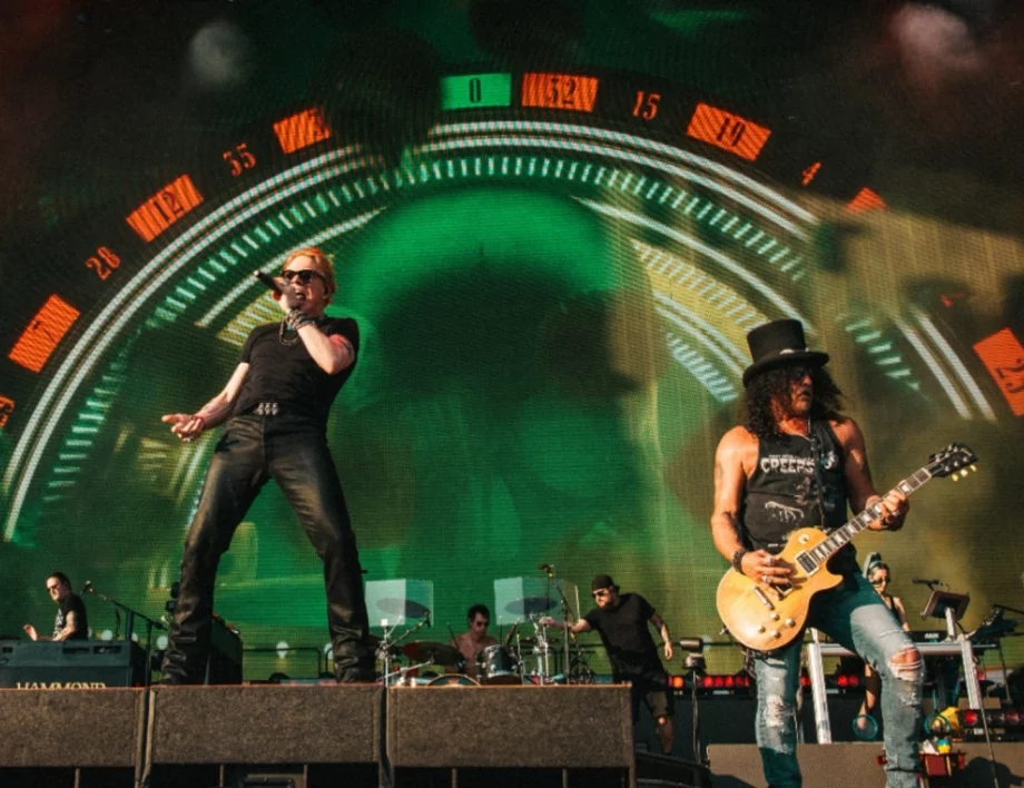 Слаш е бог! Аксел Роуз е велик! Guns N' Roses изпяха живота си пред над 40 000 в София