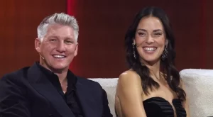 18+ ГОРЕЩО: Българска красавица и Швайнщайгер хванати в интимен момент (СНИМКА)