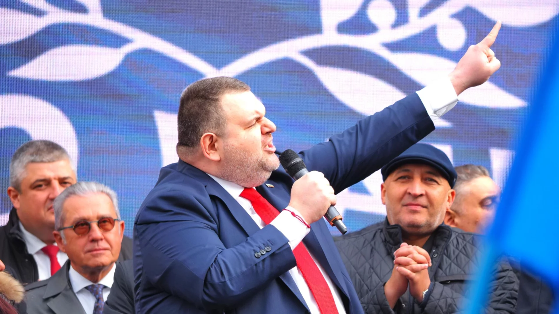Обрат: Кабинетът даде крачка назад за държавната верига "Магазин за хората"