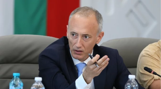 МОН обяви ваканциите за новата учебна година и датите за матури и изпити